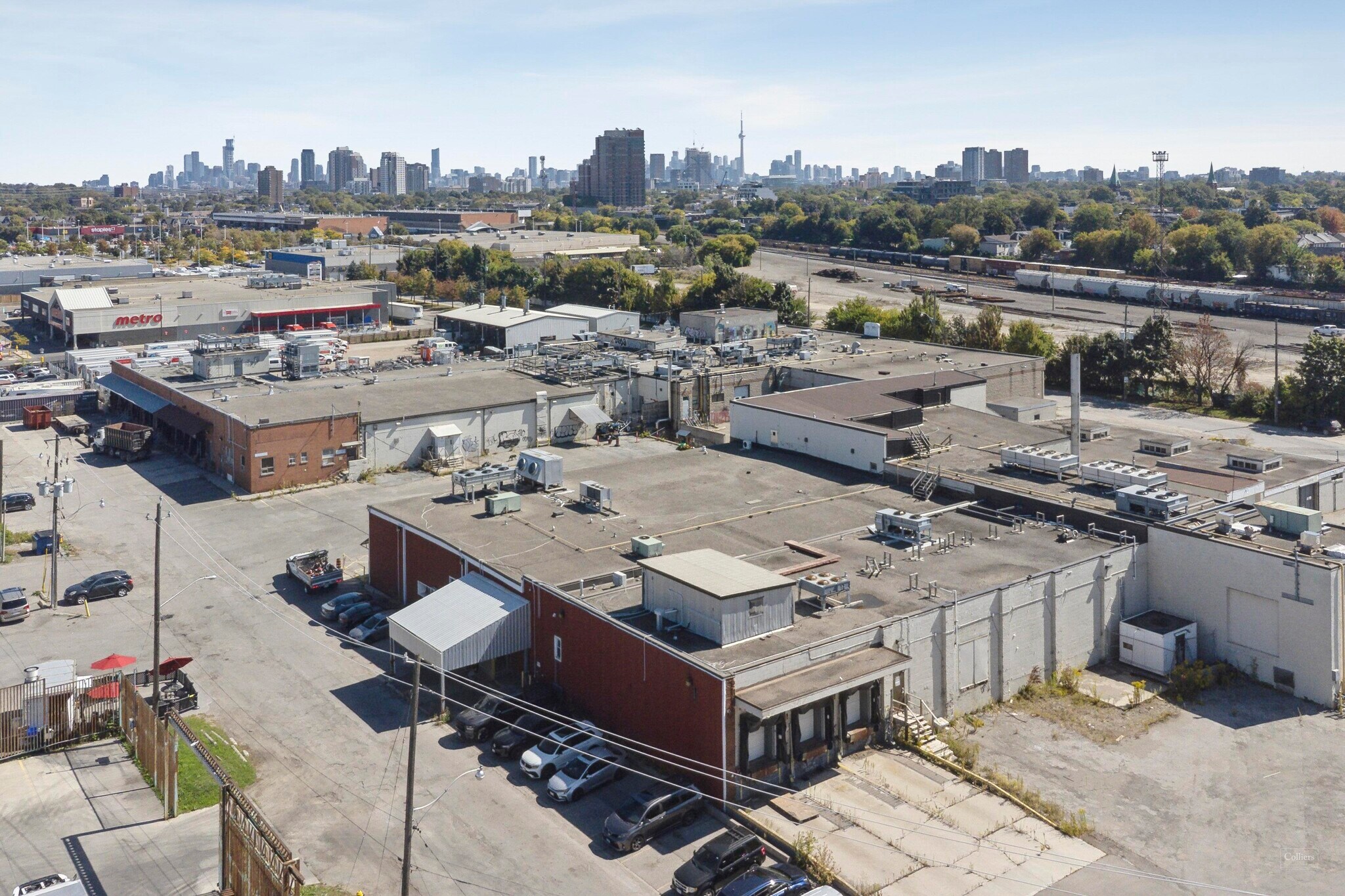 99-109 Ryding Ave, Toronto, ON à louer Photo de l’immeuble– Image 1 sur 3