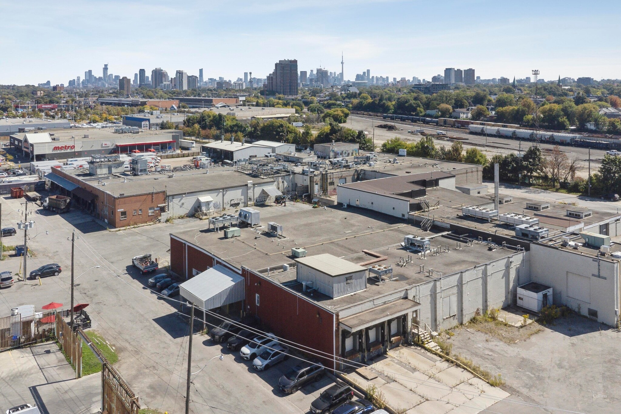 99-109 Ryding Ave, Toronto, ON à louer Photo intérieure– Image 1 sur 2