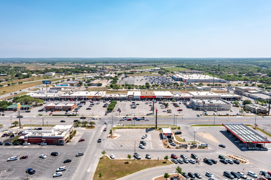 1341-1489 E Court St, Seguin, TX à louer - Photo de l’immeuble – Image 2 sur 3