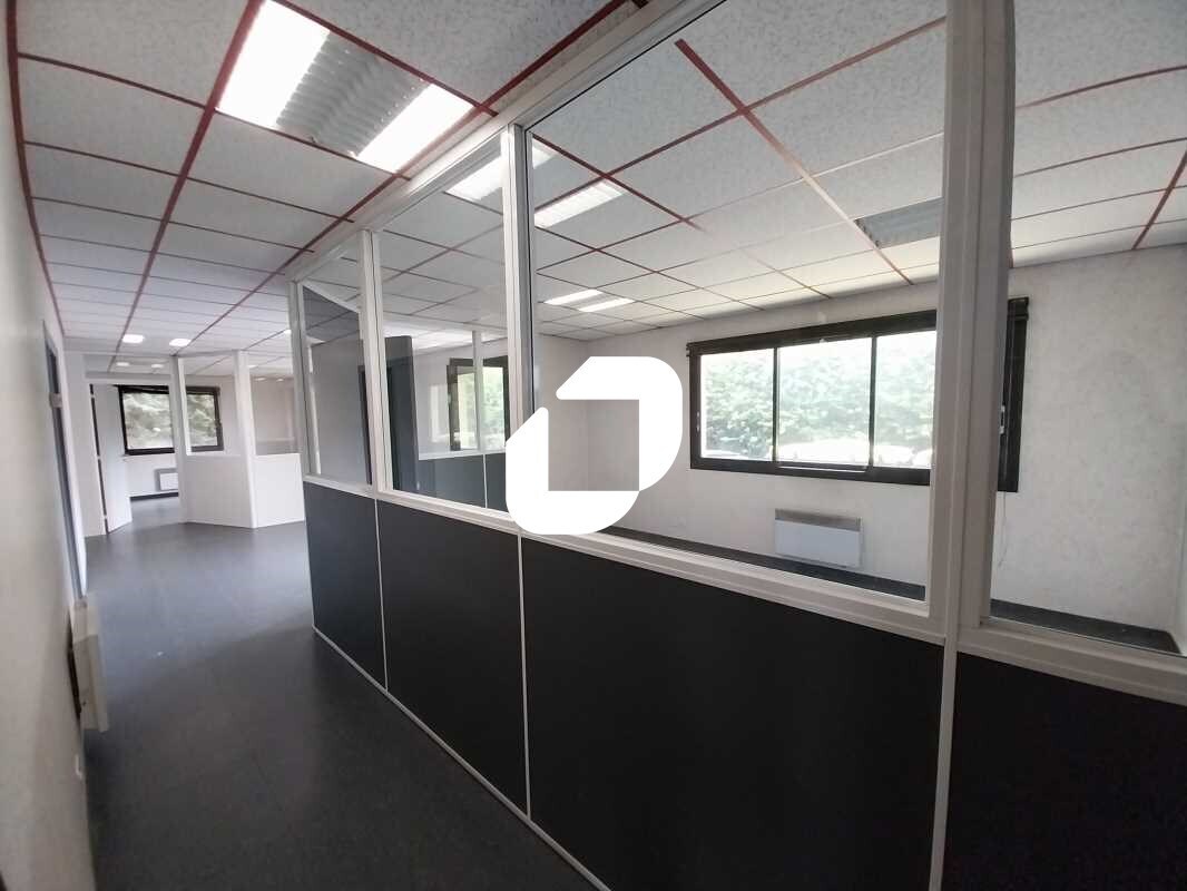 Bureau dans BOISSY-L'AILLERIE à vendre Photo intérieure– Image 1 sur 18