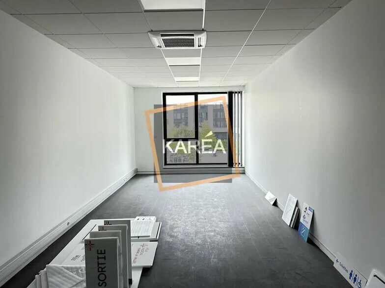 Bureau dans Jossigny à vendre - Photo de l’immeuble – Image 3 sur 5