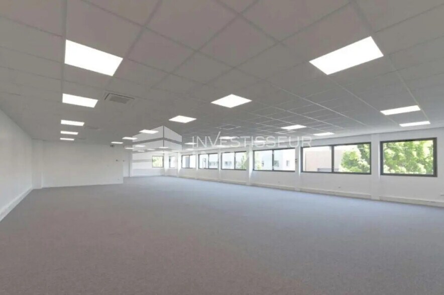 Bureau dans Le Blanc-Mesnil à louer - Photo de l’immeuble – Image 2 sur 5