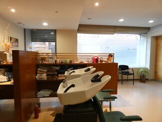 Plus de détails pour Local commercial à louer