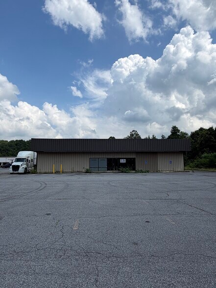 6858 Route 711, Seward, PA à louer - Photo de l’immeuble – Image 1 sur 10