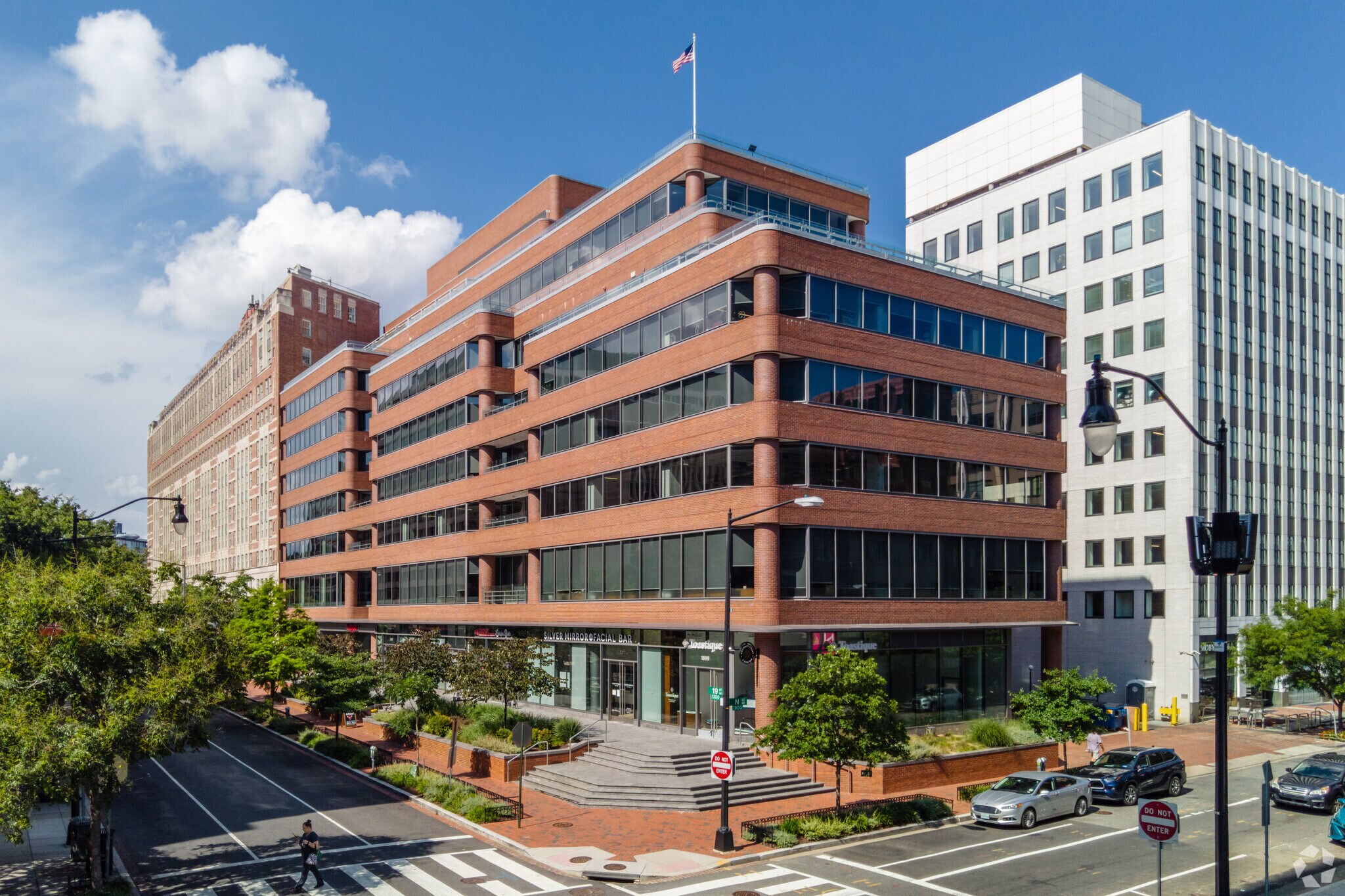 1330 Connecticut Ave NW, Washington, DC à louer Photo principale– Image 1 sur 14