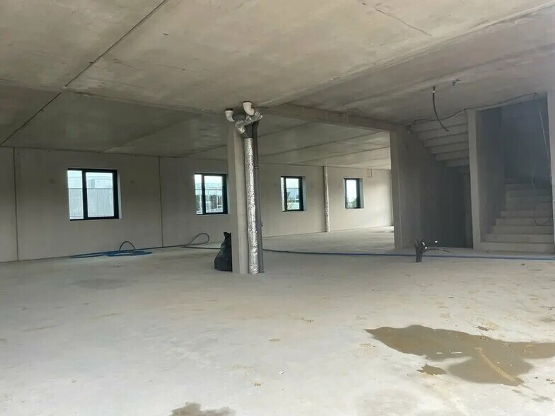 Bureau dans Épron à louer - Photo de l’immeuble – Image 3 sur 6