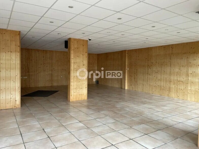 Local commercial dans Loudenvielle à vendre - Photo de l’immeuble – Image 2 sur 3