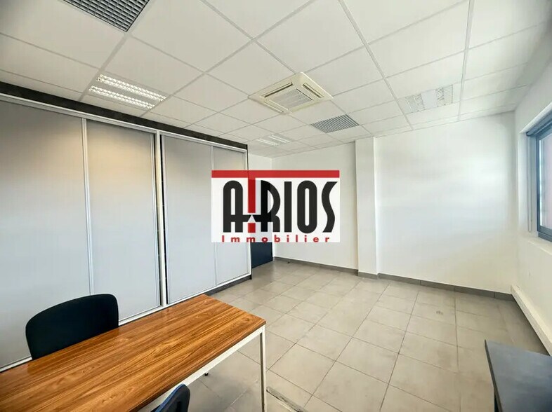Bureau dans La Crau à louer - Photo de l’immeuble – Image 2 sur 2