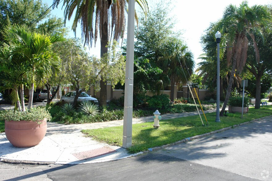 2955 Central Ave, Saint Petersburg, FL à louer - Photo de l’immeuble – Image 3 sur 20