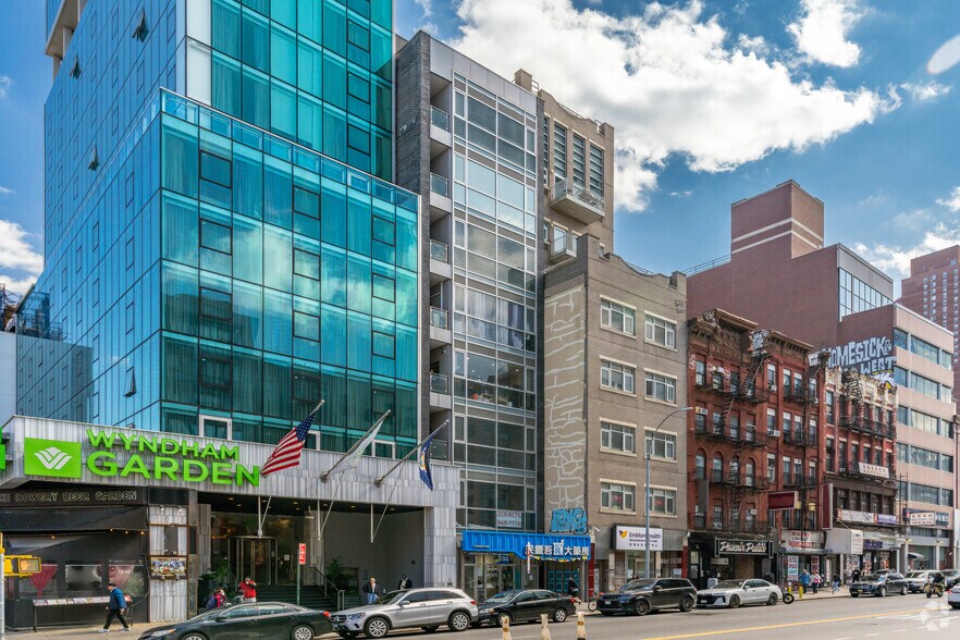 89 Bowery, New York, NY à vendre - Photo de l’immeuble – Image 3 sur 11