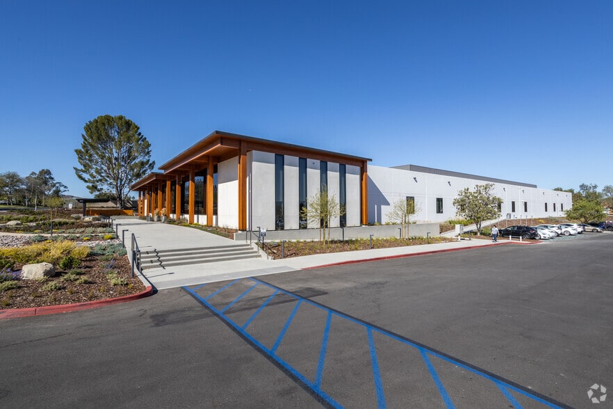 1300 Rancho Conejo Blvd, Thousand Oaks, CA à louer - Photo principale – Image 1 sur 3