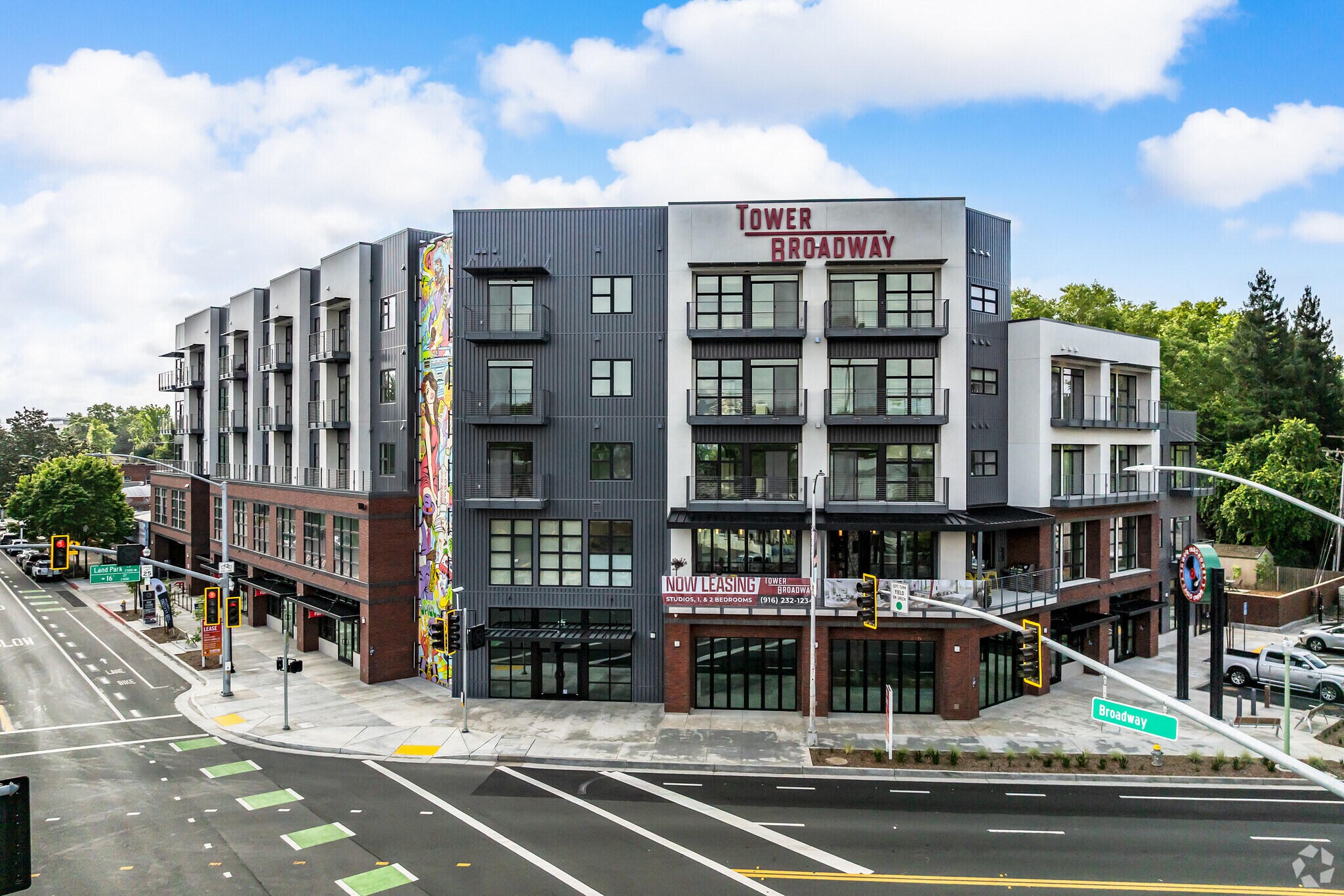 1600 Broadway, Sacramento, CA à louer Photo principale– Image 1 sur 37