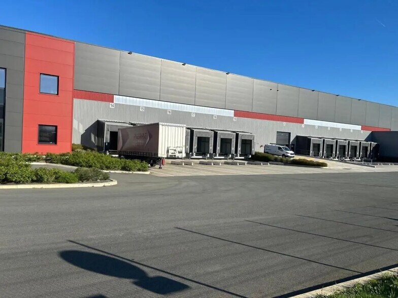 Industriel/Logistique dans Beaulieu-sur-Layon à louer - Photo de l’immeuble – Image 1 sur 12
