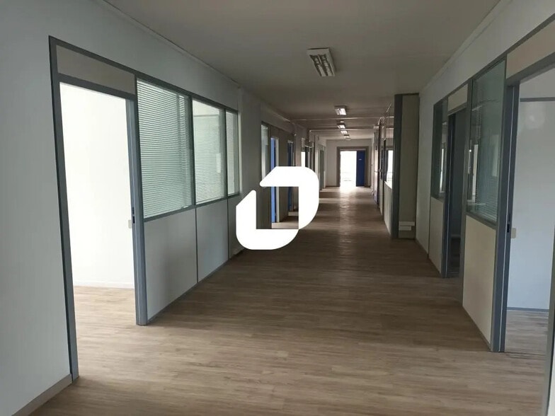 Bureau dans Croix à vendre - Photo de l’immeuble – Image 3 sur 7