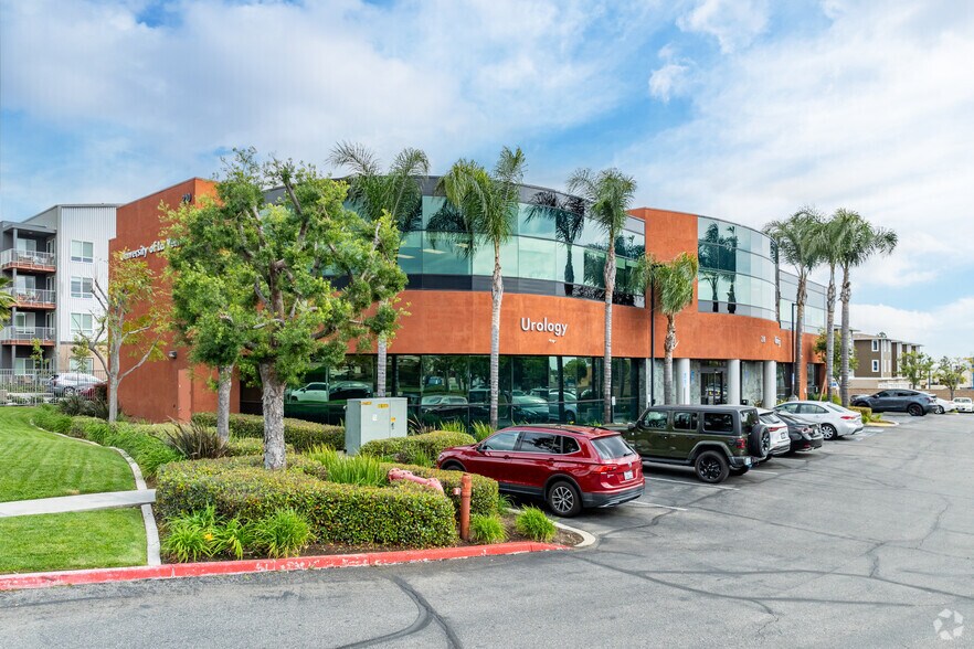 210 W Bonita Ave, Pomona, CA à vendre - Photo principale – Image 1 sur 8