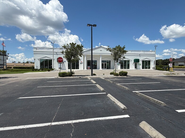 9281 College Pkwy, Fort Myers, FL à louer - Photo de l’immeuble – Image 2 sur 3