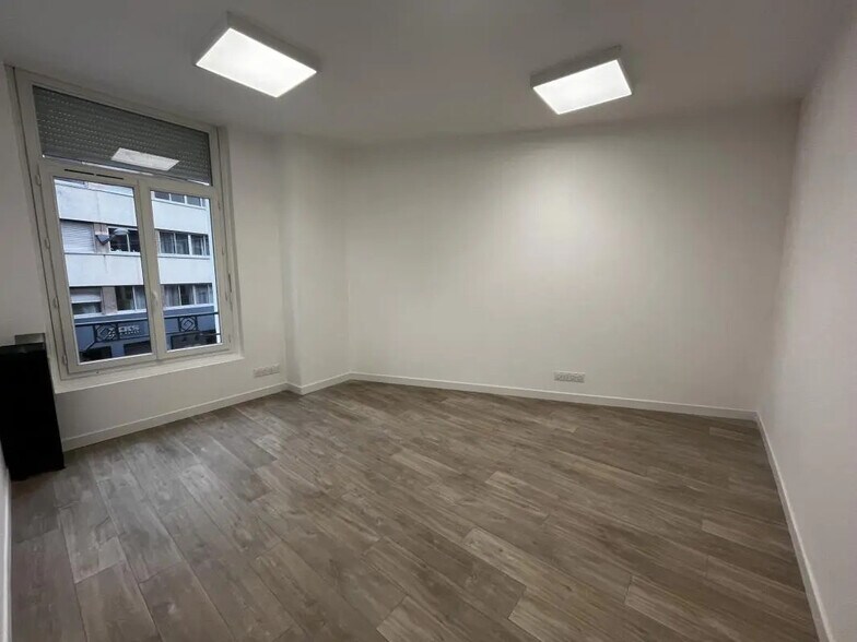 Bureau dans Amiens à louer - Photo de l’immeuble – Image 2 sur 7