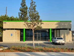 802-808 E Huntington Dr, Monrovia, CA à louer Photo intérieure– Image 1 sur 8