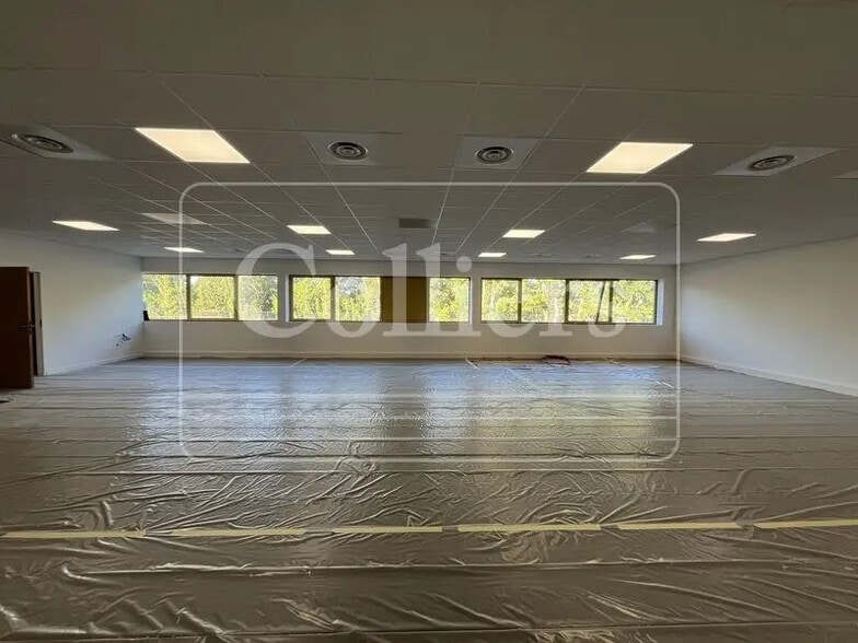 Bureau dans Rousset à louer - Photo de l’immeuble – Image 3 sur 8