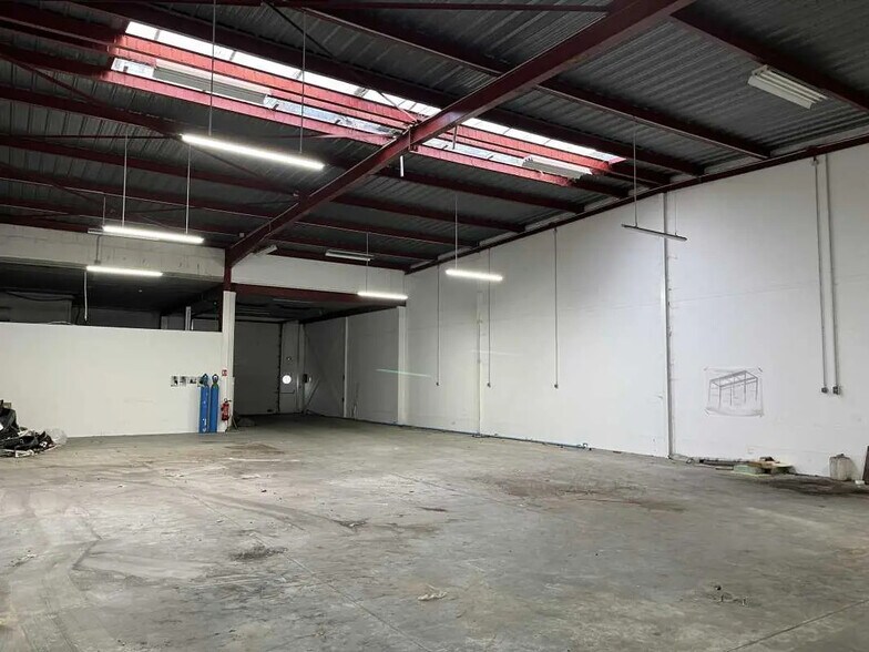 240 Rue Helene Boucher, Buc à louer - Photo de l’immeuble – Image 3 sur 10