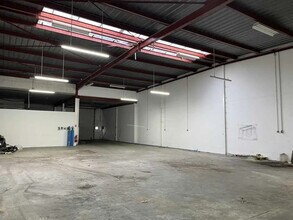 240 Rue Helene Boucher, Buc à louer Photo intérieure– Image 2 sur 3