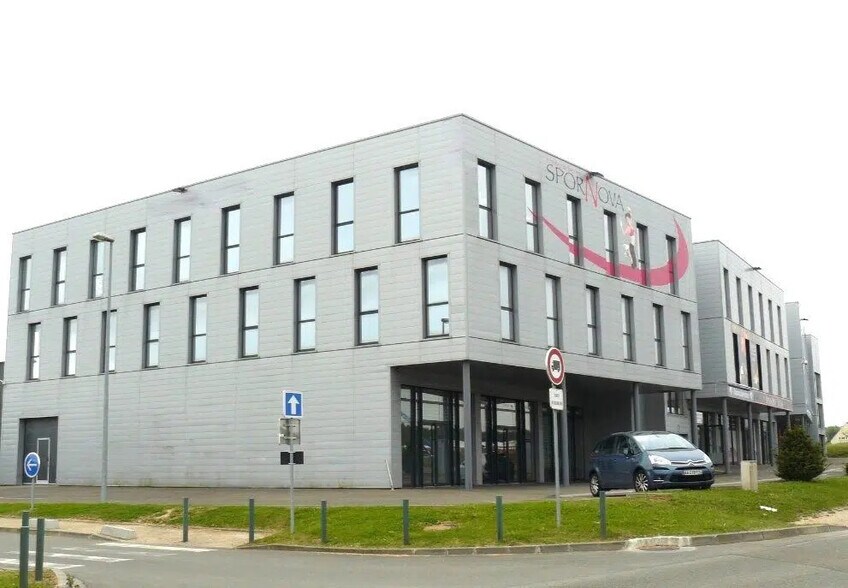 Bureau dans Nogent-le-Phaye à louer - Photo de l’immeuble – Image 3 sur 4
