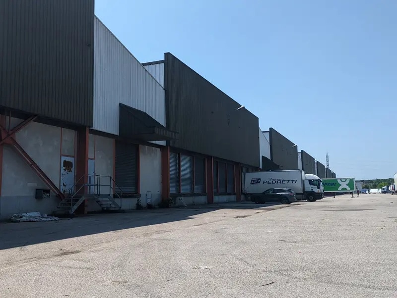 Industriel/Logistique dans Saint-Étienne-du-Rouvray à louer Photo de l’immeuble– Image 1 sur 5