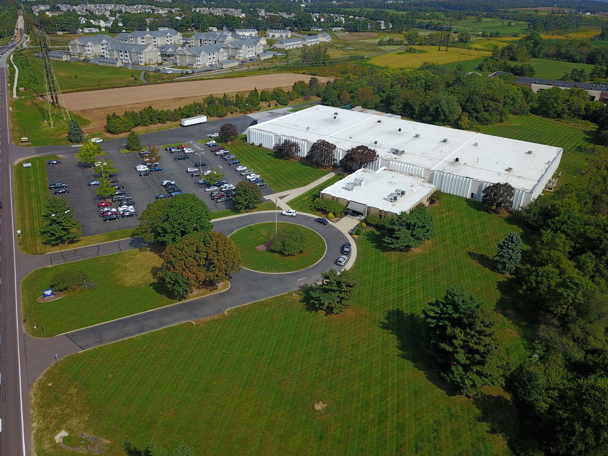 640 N Lewis Rd, Royersford, PA à louer Photo principale– Image 1 sur 4