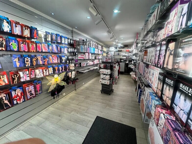 Local commercial dans Paris à louer - Photo intérieure – Image 2 sur 3