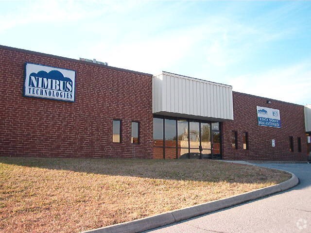 615 Alton Pl, High Point, NC à vendre - Photo de l’immeuble – Image 3 sur 9