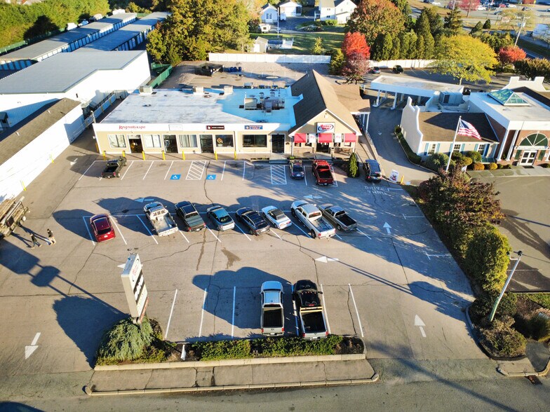 240 Post Rd, Westerly, RI à louer - Photo de l’immeuble – Image 3 sur 20