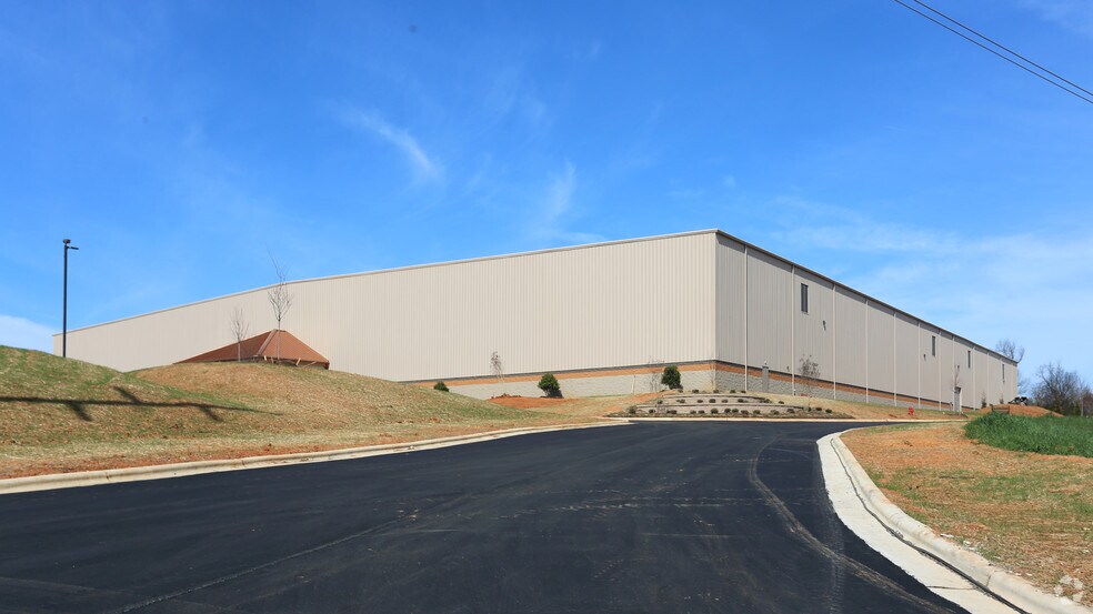 212 Quality Dr, Mocksville, NC à louer - Photo de l’immeuble – Image 3 sur 13