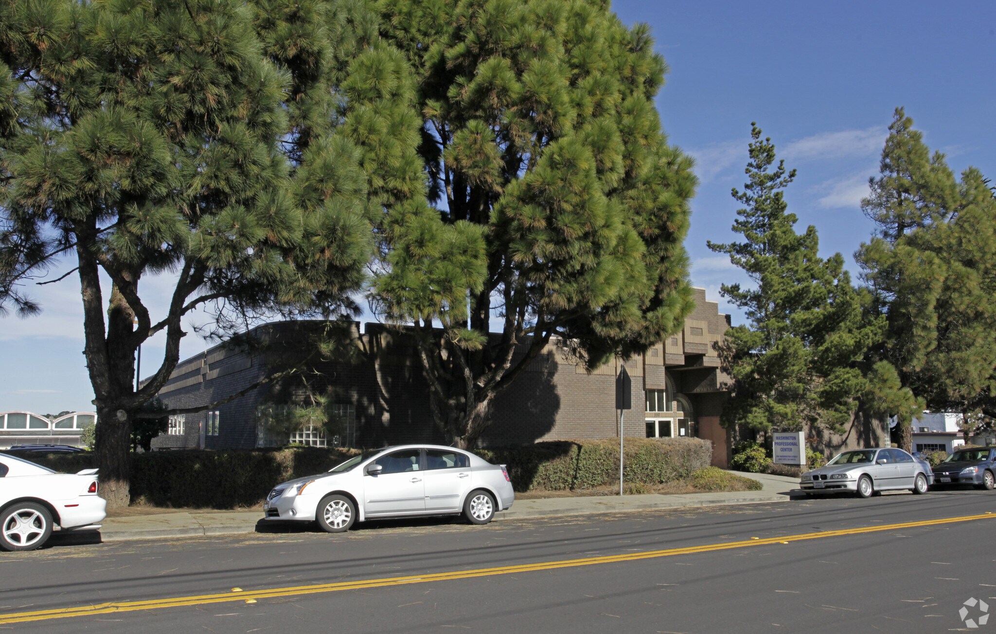 550 Washington St, Daly City, CA à louer Photo principale– Image 1 sur 8