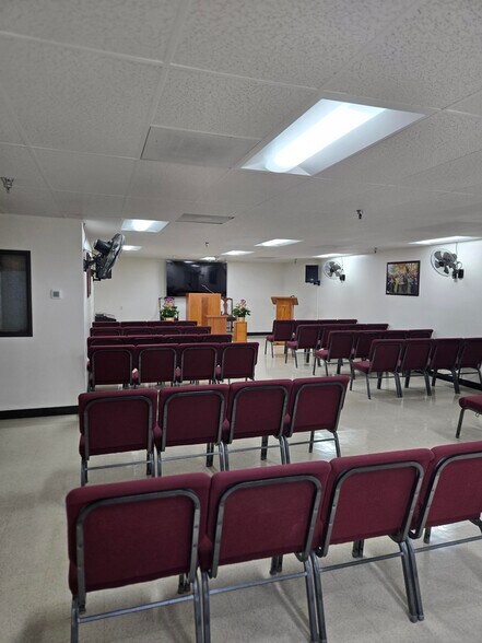 14937 San Fernando Mission Blvd, Mission Hills, CA à louer - Photo de l’immeuble – Image 2 sur 8