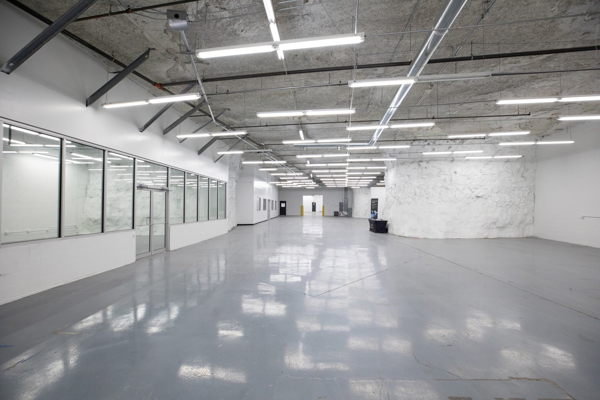 300 Space Center Cir, Lee's Summit, MO à louer Photo de l’immeuble– Image 1 sur 13