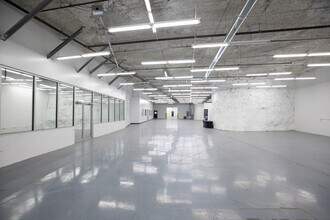 300 Space Center Cir, Lee's Summit, MO à louer Photo de l’immeuble– Image 1 sur 13