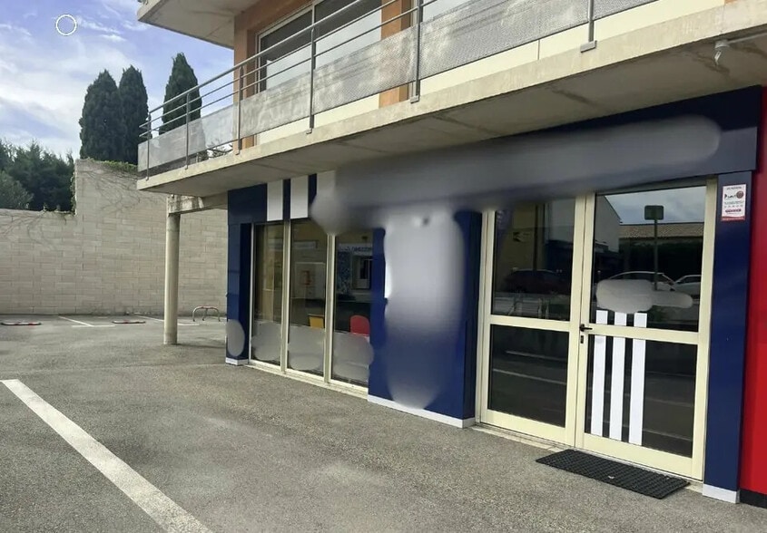 Local commercial dans Saint-Rémy-de-Provence à louer - Photo de l’immeuble – Image 2 sur 2