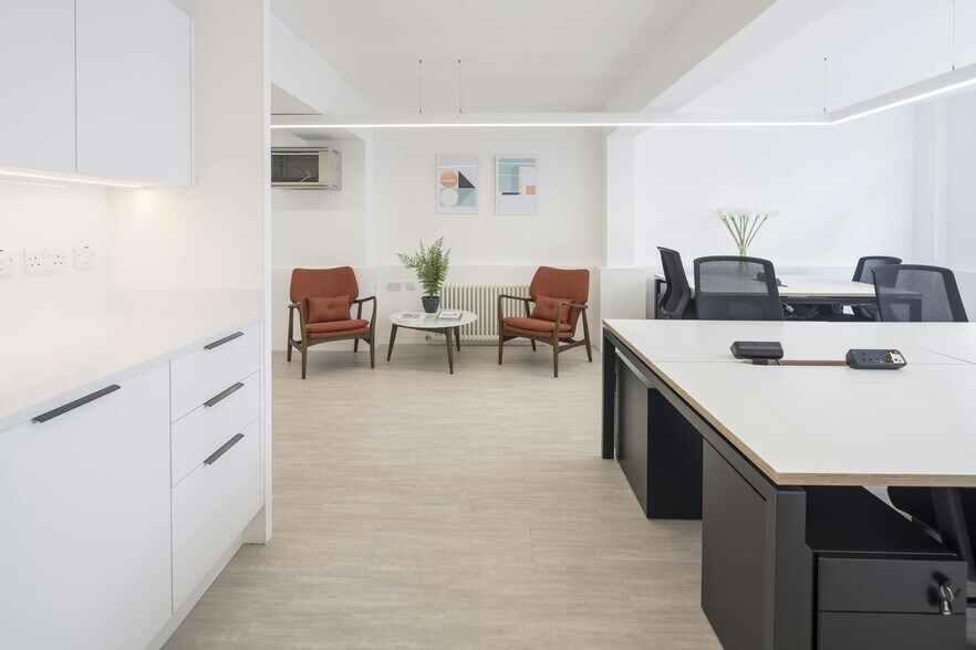 10 Rathbone Pl, Londres à louer - Photo de l’immeuble – Image 3 sur 9