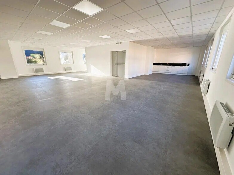 Bureau dans Verrières-le-Buisson à louer - Photo de l’immeuble – Image 3 sur 11