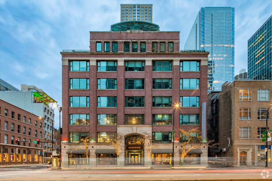 415 N LaSalle Dr, Chicago, IL à louer - Photo de l’immeuble – Image 3 sur 6