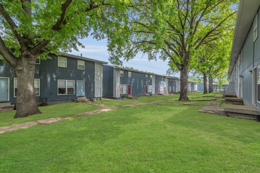 2410-2496 N 38th St, Kansas City, KS à vendre - Photo de l’immeuble – Image 3 sur 8