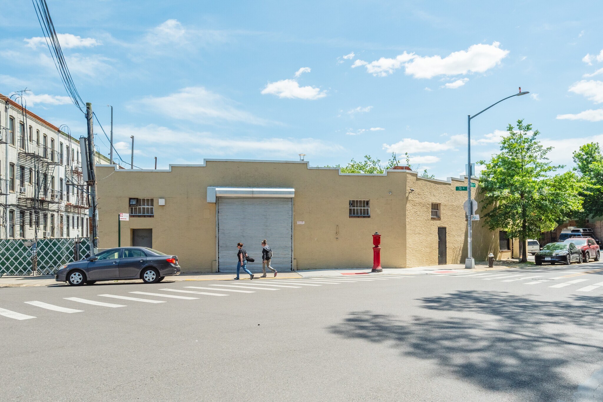65-02 Otto Road rd, Glendale, NY à vendre Photo principale– Image 1 sur 20