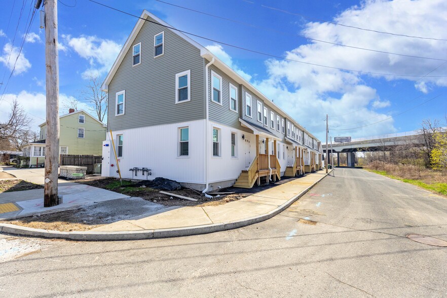 38-52 Front St, Chicopee, MA à vendre - Photo de l’immeuble – Image 3 sur 13