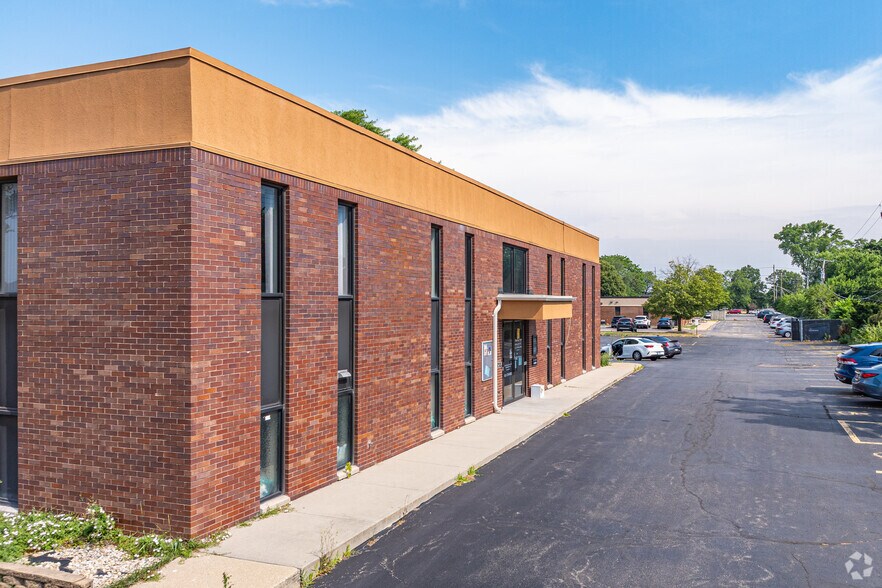 1106 N Larkin Ave, Joliet, IL à louer - Photo de l’immeuble – Image 2 sur 4