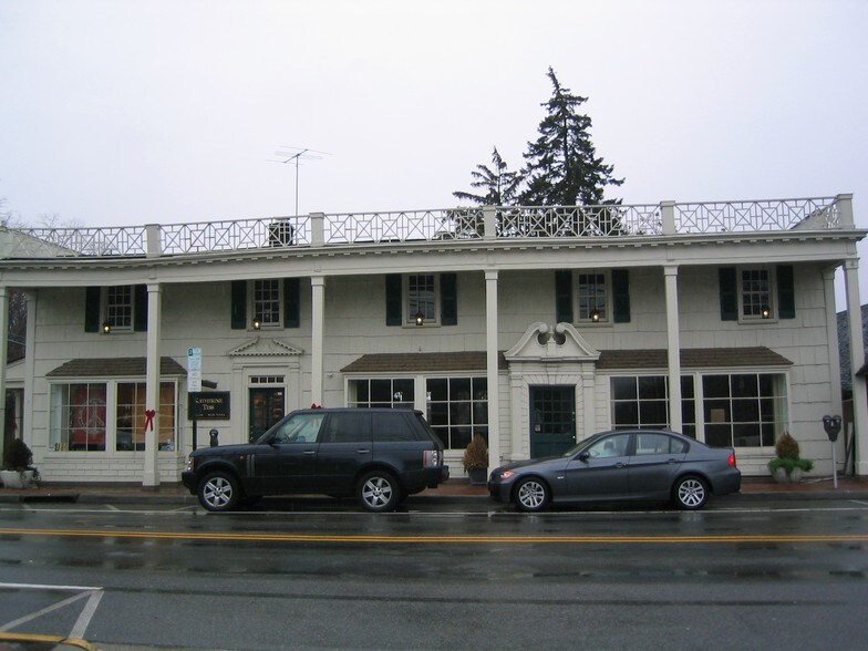 1345 Old Northern Blvd, Roslyn, NY à louer - Photo de l’immeuble – Image 2 sur 11