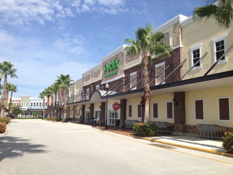 10521 SW Village Center Dr, Port Saint Lucie, FL à louer - Photo de l’immeuble – Image 3 sur 3