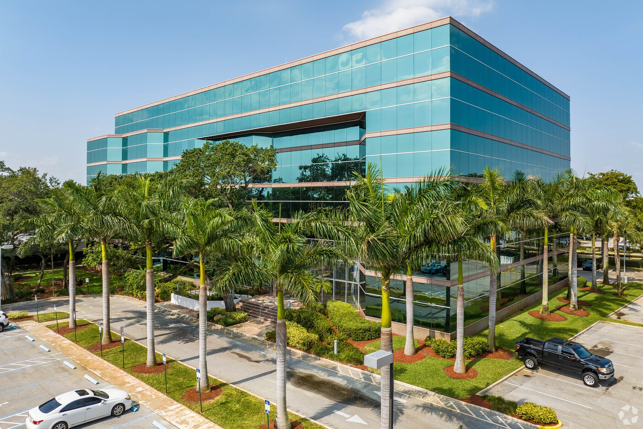 600 W Hillsboro Blvd, Deerfield Beach, FL à louer Photo principale– Image 1 sur 24