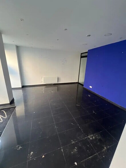 Local commercial dans Paris à louer - Photo de l’immeuble – Image 1 sur 4