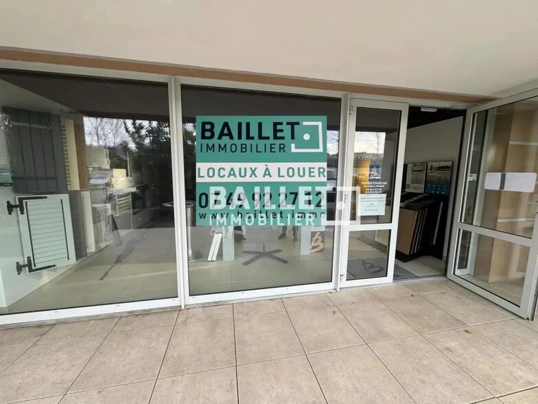 Local commercial dans Mandelieu-la-Napoule à louer - Photo de l’immeuble – Image 2 sur 12