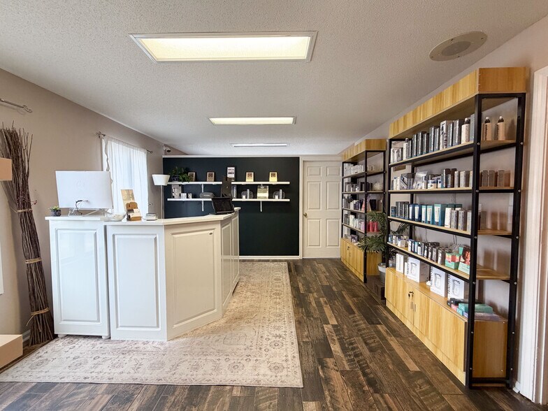 175 New Britain Ave, Plainville, CT à louer - Photo de l’immeuble – Image 3 sur 14